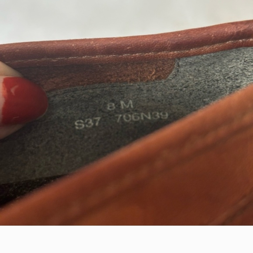 🤎 It's Giving Carolyn ~ Cognac Leather Loafers - Picture 7 of 11